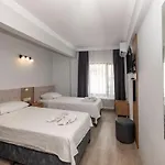 Metro Hotel 3*