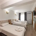 מלון Metro