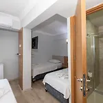 Metro Hotel 3*